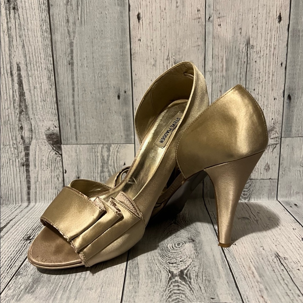 Steve Madden Satin Gold Size 11